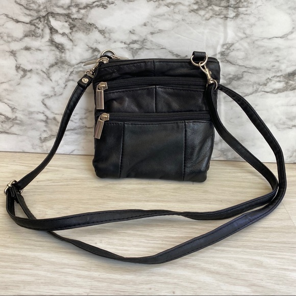 Handbags - 4/20$ Vintage style faux leather versatile bag